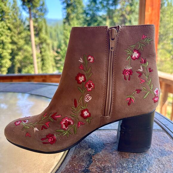 Embroidered Floral Block Heel Booties Womens SZ 5/36 Boho Western Fairy Artisan - Picture 3 of 13